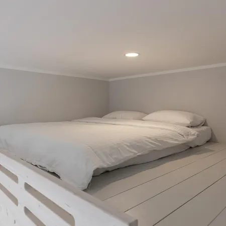 Loft In Heart Of Old Town Апартаменты *
